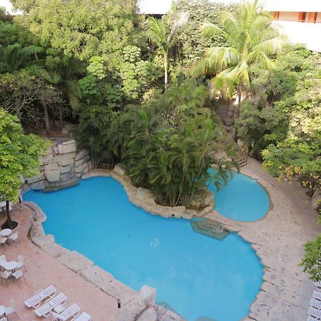 Marriott Tuxtla Gutierrez Hotel Exteriér fotografie The pool at the hotel