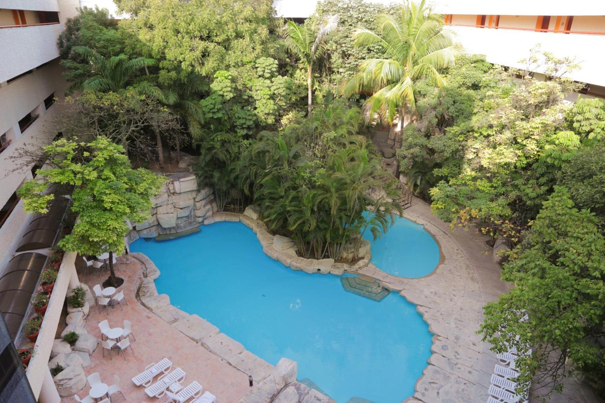 Marriott Tuxtla Gutierrez Hotel Exteriér fotografie The pool at the hotel